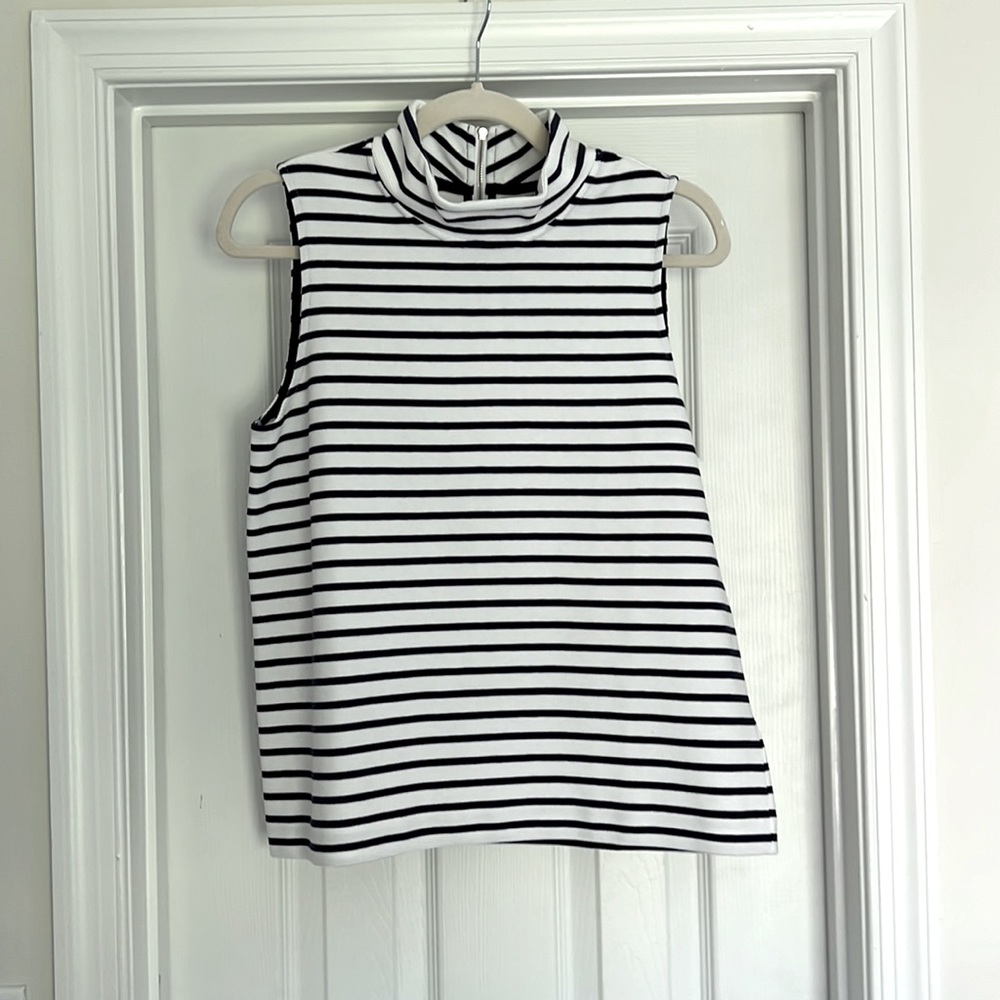Vineyard Vines sleeveless navy and white striped top - Small